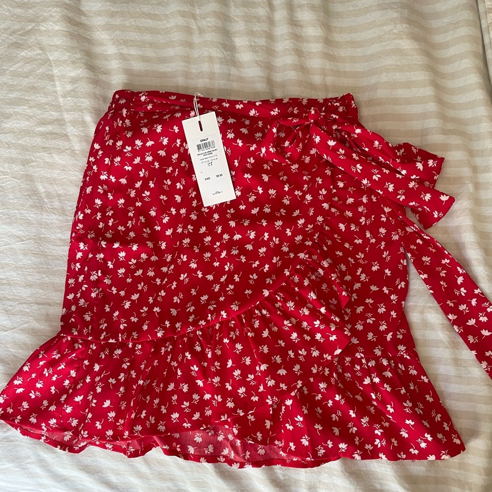 ONLY Red floral wrap around skirt S